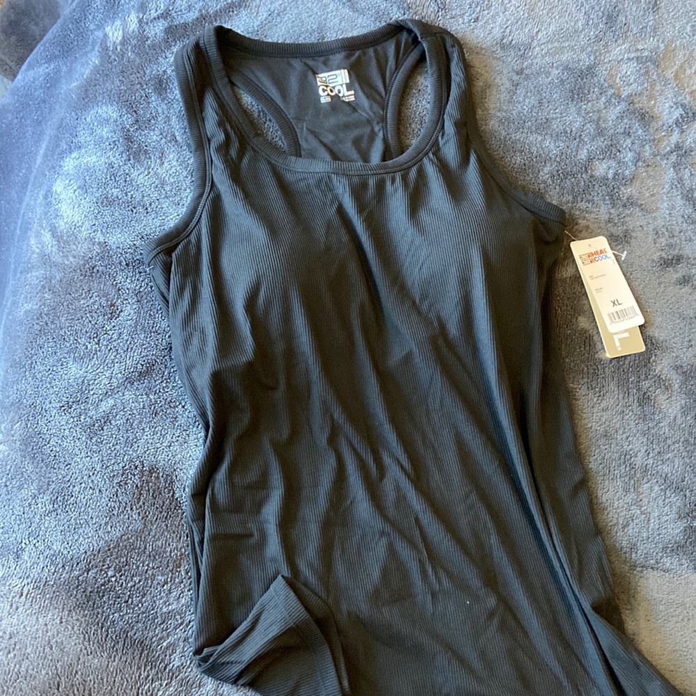 NWT 32 cool racer back tank with built in bra